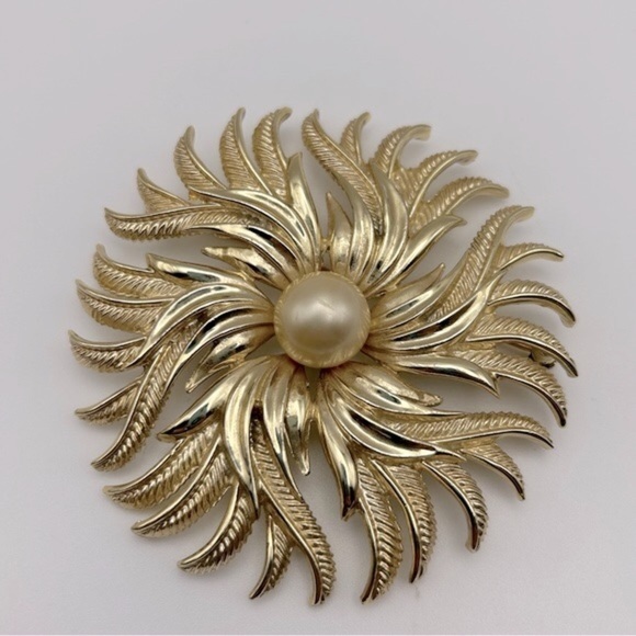 Vintage Cathe Gold Tone Sun Burst Flower Faux Pearl Large Rhinestone Brooch - Picture 1 of 6